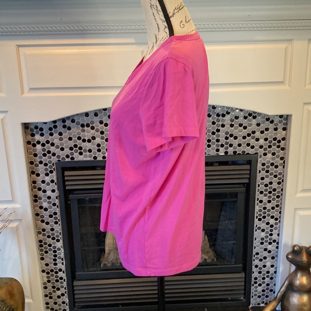 Hue pink V neck T-shirt , size medium - Picture 2 of 5